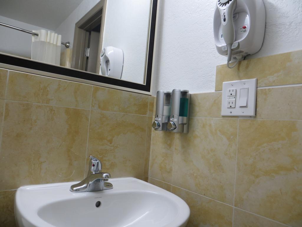 Budget Inn ليك ويلز المظهر الخارجي الصورة