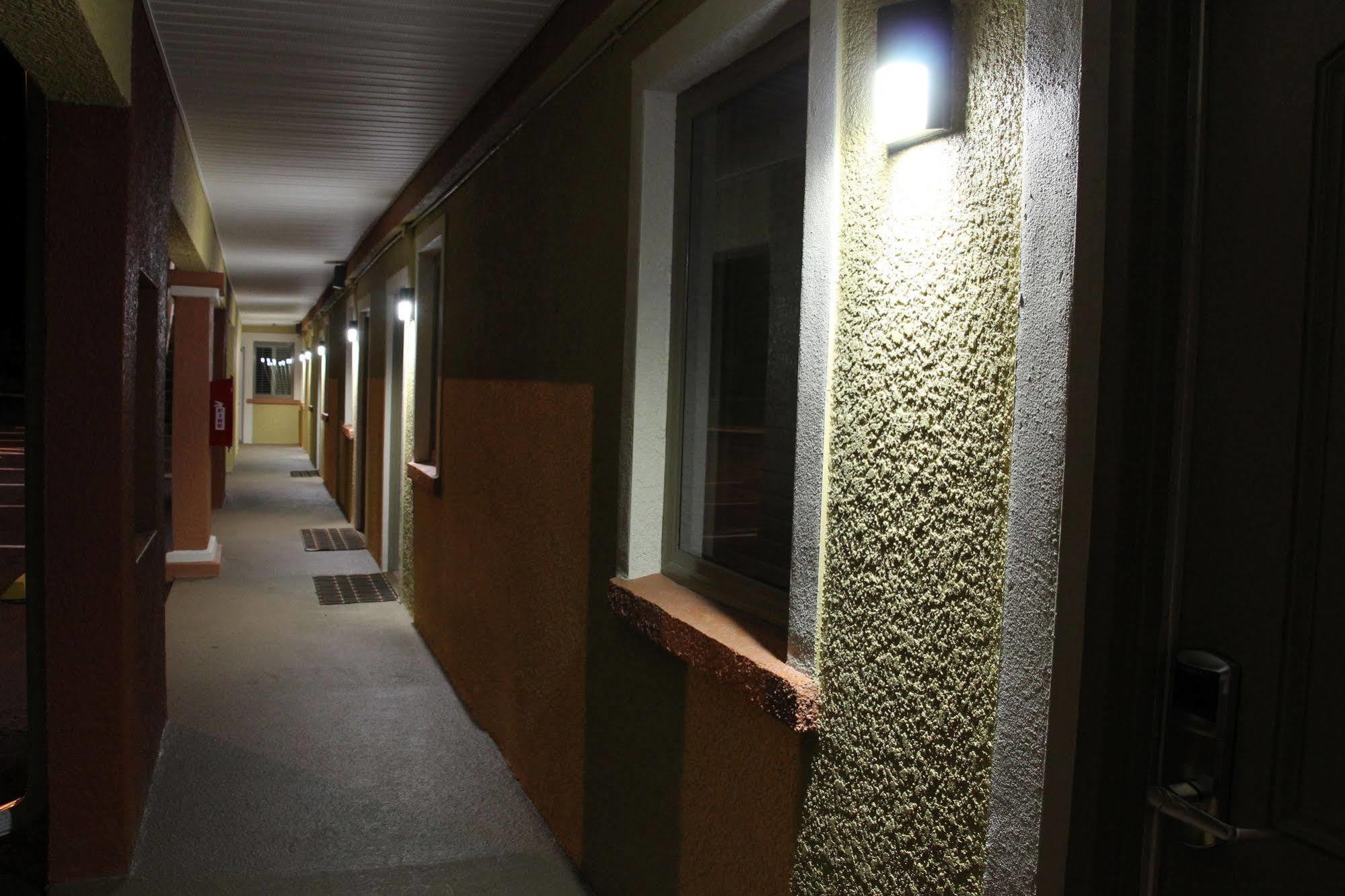 Budget Inn ليك ويلز المظهر الخارجي الصورة